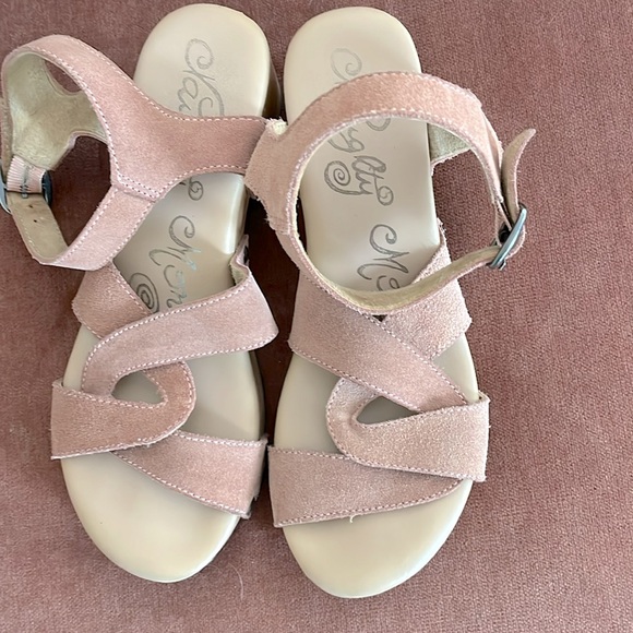 Naughty Monkey Sandals Clogs - Picture 3 of 7